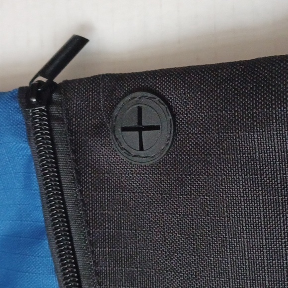 4/$60 New University of Windsor Drawstring Back Bag - Picture 5 of 5